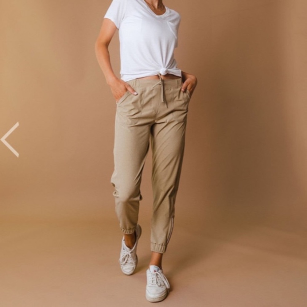 Albion Fit heathered khaki Jetsetters size XS